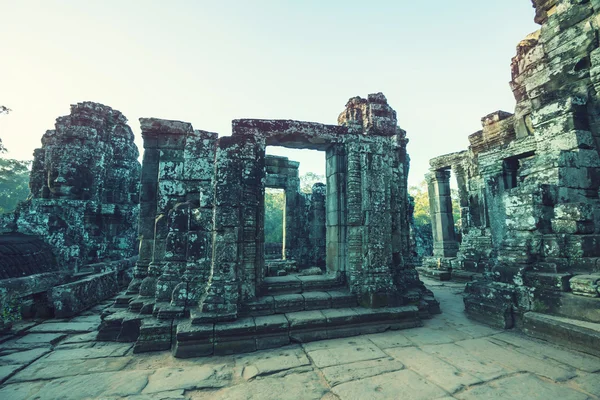 Antiguo templo de la cultura Khmer —  Fotos de Stock