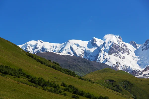 Alte montagne del Caucaso — Foto Stock