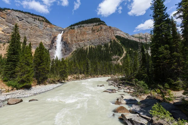 塔卡考瀑布在加拿大 — 图库照片
