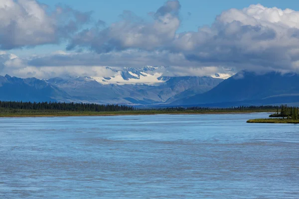 Montanhas no Canadá no verão — Fotografia de Stock