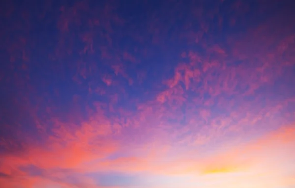 Gewitterwolken bei Sonnenuntergang — Stockfoto