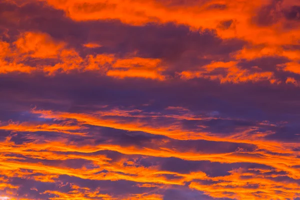 Nuvens de tempestade ao pôr do sol — Fotografia de Stock