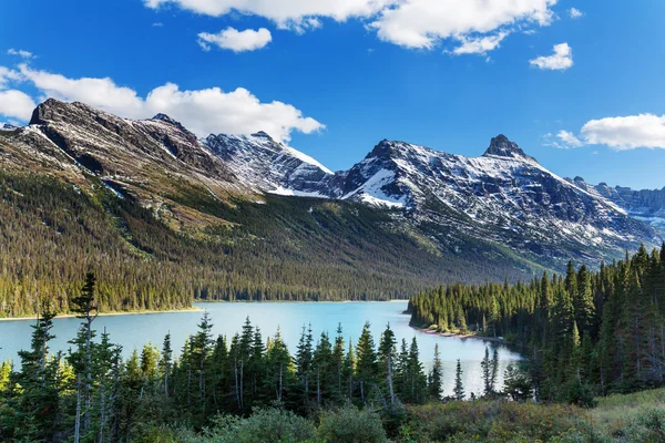 Picturesque rocky peaks — Stock Photo, Image