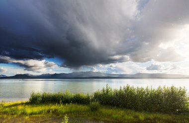 Kanada 'daki dağ gölü