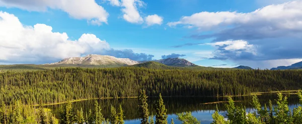 加拿大的高山湖泊 — 图库照片