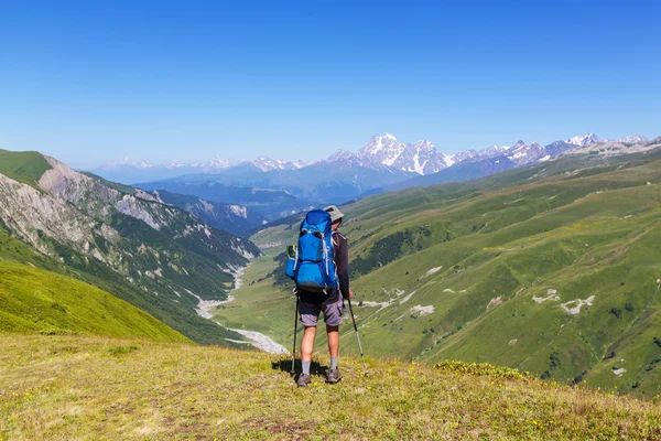 Caminhada nas montanhas do Cáucaso — Fotografia de Stock