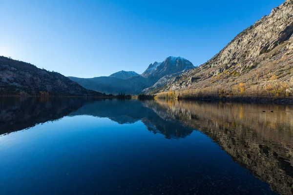 Lago en Sierra Nevada — Foto de Stock
