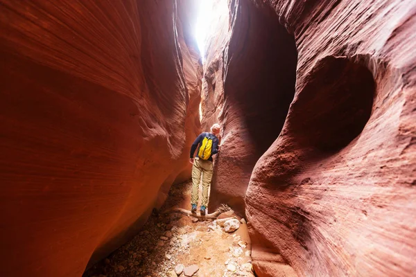 Hiker in Slot canyon — Stock Photo, Image