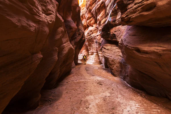 Hiker in Slot canyon — Stock Photo, Image