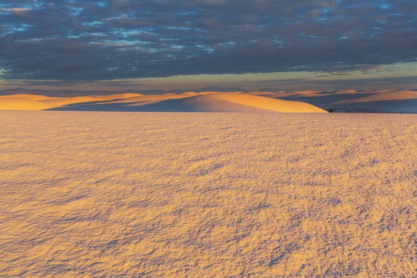 Незвичайні білі піщані дюни — стокове фото