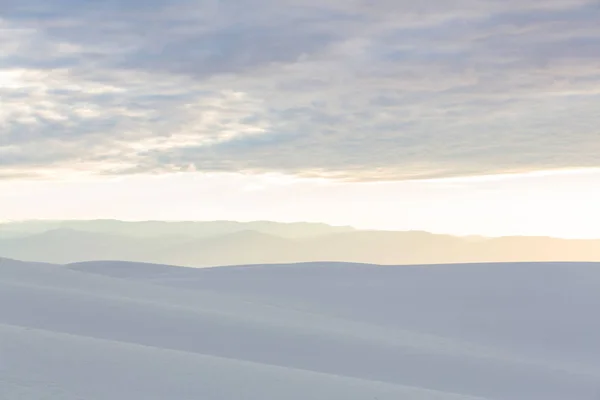 Neobvyklé bílé písečné duny — Stock fotografie