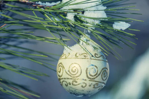 Διακόσμηση για τα Χριστούγεννα, μπάλα — Φωτογραφία Αρχείου
