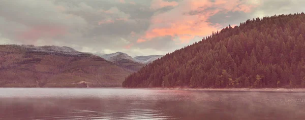 Picturesque rocky peaks — Stock Photo, Image