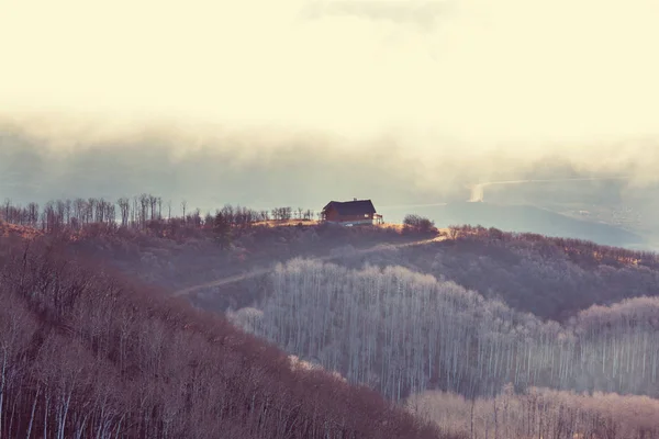 山の高い小屋 — ストック写真