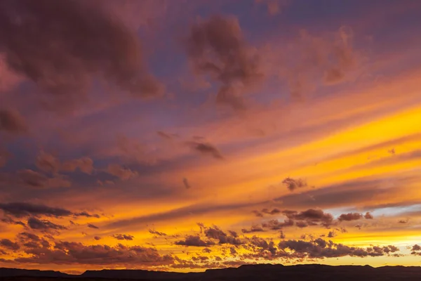 Montañas escénicas al amanecer — Foto de Stock