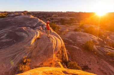 adam Utah dağlarda yürüyüş