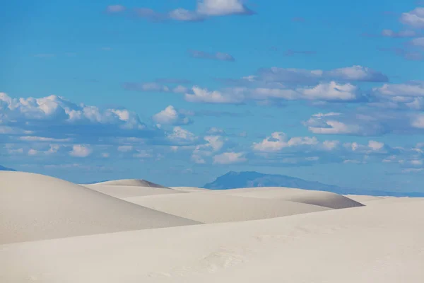 Szokatlan fehér homok dűnék — Stock Fotó