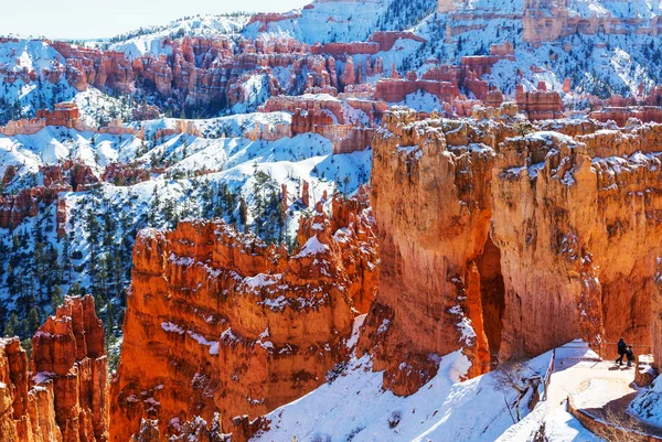 Bryce canyon met sneeuw in het winterseizoen — Stockfoto