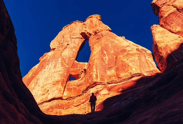 Hombre en el Parque Nacional Canyonlands — Foto de Stock