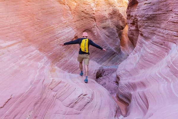 Mannen i Happy canyon — Stockfoto