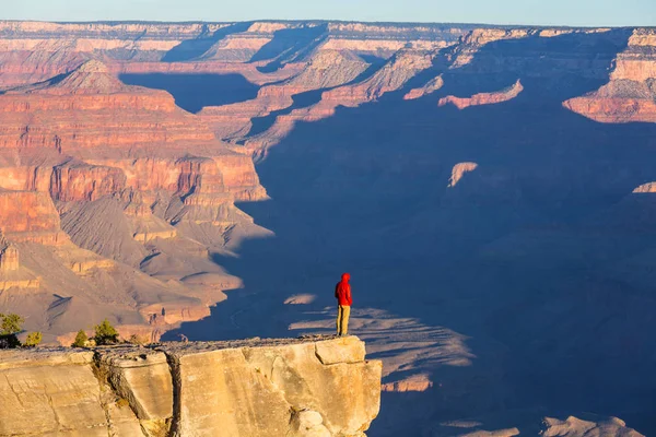 Kirándulás a Grand Canyon az ember — Stock Fotó