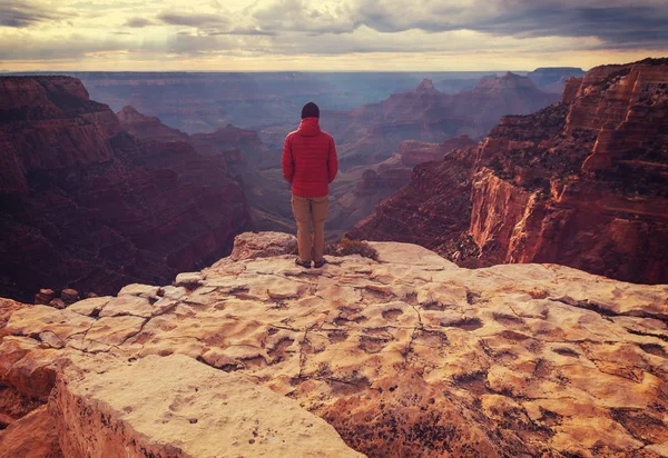 Mannen i vandra i Grand Canyon — Stockfoto