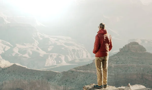 Homem em caminhada no Grand Canyon — Fotografia de Stock