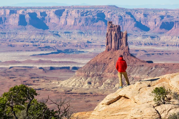 Homem Caminhada nas montanhas do Utah — Fotografia de Stock