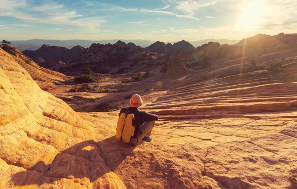 Człowiek wędrówki w górach Utah — Zdjęcie stockowe
