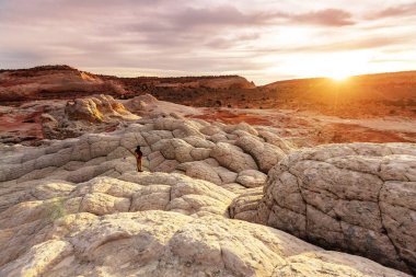 adam Utah dağlarda yürüyüş
