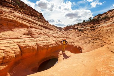 adam Utah dağlarda yürüyüş