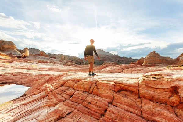 Hombre Caminata en las montañas de Utah — Foto de Stock