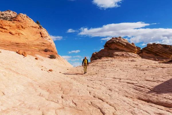 Homem Caminhada nas montanhas do Utah — Fotografia de Stock