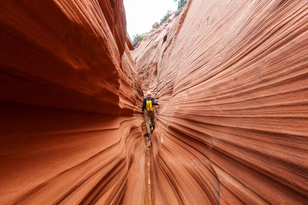 Man Slot canyon in Grand Staircase Escalante National park — Stock Photo, Image