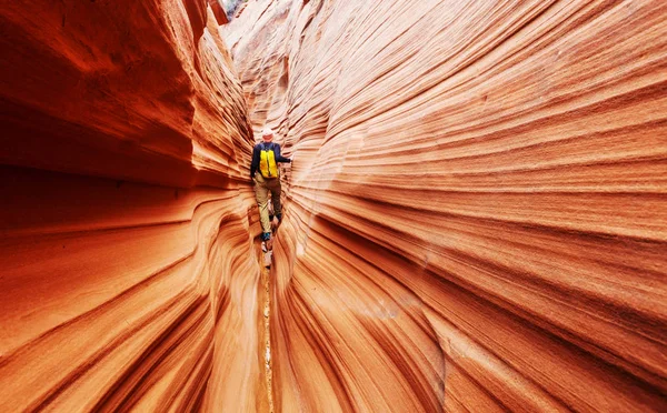 Man Slot canyon in Grand Staircase Escalante National park — Stock Photo, Image