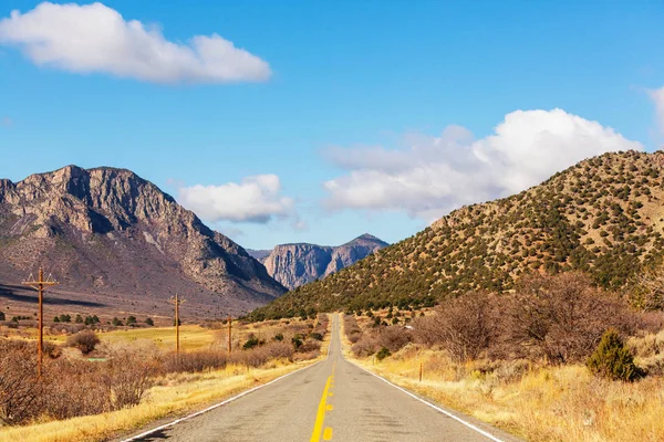 在山景区道路 — 图库照片