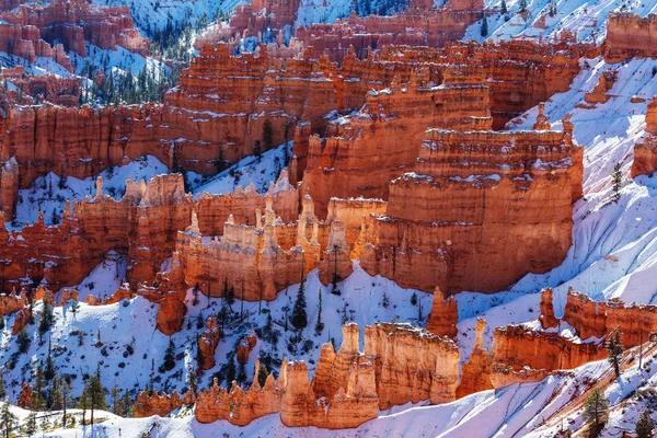 Cañón de Bryce con nieve en temporada de invierno — Foto de Stock