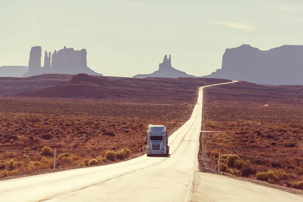 Van em Monument Valley — Fotografia de Stock