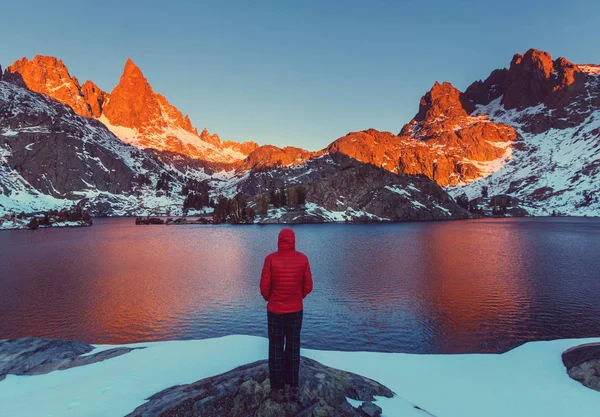 Uzun yürüyüşe çıkan kimse Sierra Nevada — Stok fotoğraf