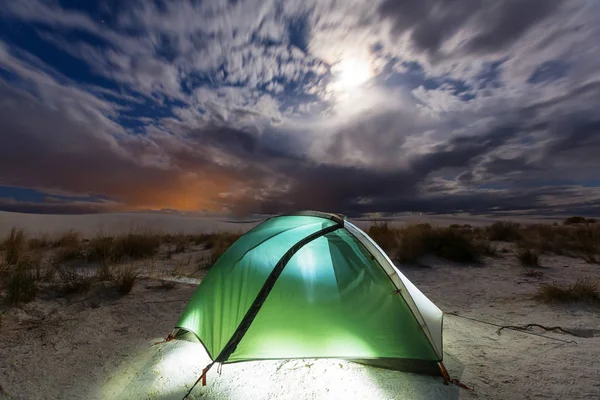 Tent in desert in White Sands — Stock Photo, Image