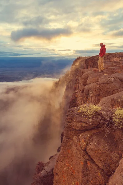 Adam sırf Uçurumdaki