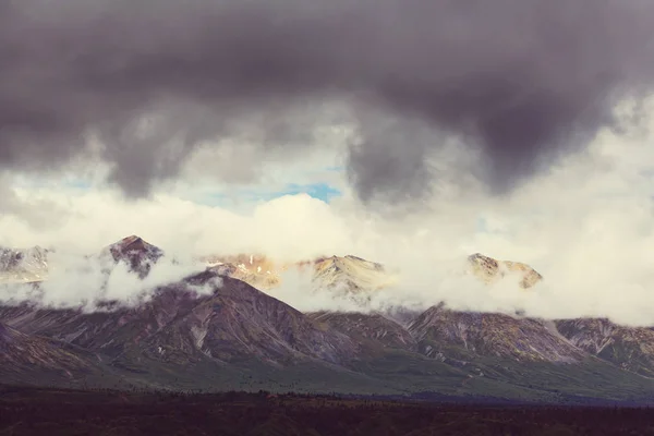 Живописные горы Аляски — стоковое фото