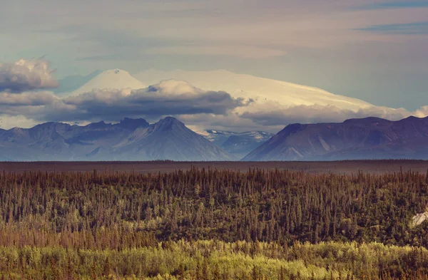 Montagne pittoresche dell'Alaska — Foto Stock