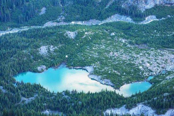 Serenity sjön i bergen — Stockfoto