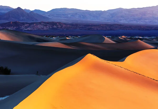 Belles dunes de sable dans le désert — Photo