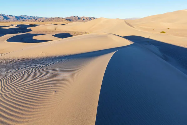 Dunas de arena en el desierto del sahara — Foto de Stock