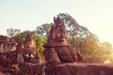 Antik Khmer uygarlık kalıntıları
