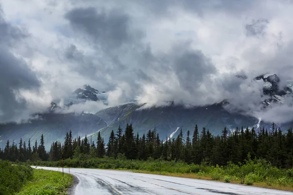 Pittoreska bergsutsikt i Canadian Rockies — Stockfoto