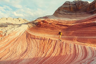 adam Vermilion kayalıklarla Ulusal Anıtı 