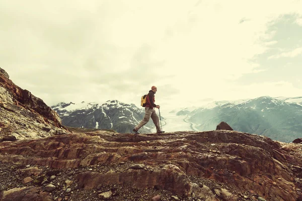Kanadai hegység kiránduló ember — Stock Fotó